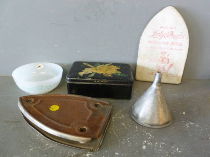 lot 213 image: Vintage Kitchen