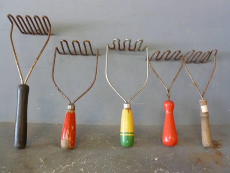 lot 216 image: Vintage Kitchen