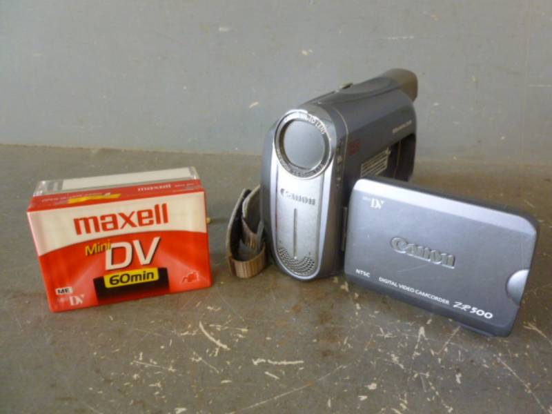 lot 220 image: Mini Camcorder
