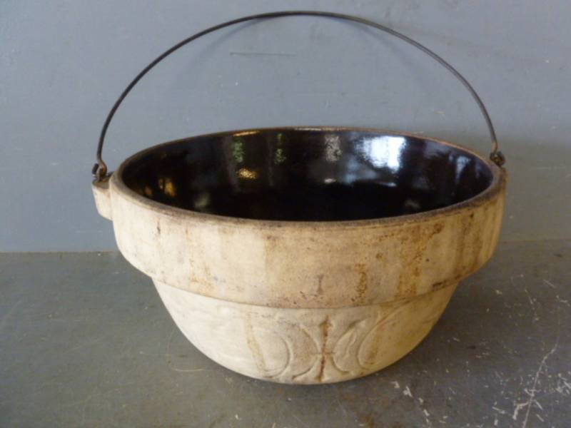 lot 230 image: Antique Bean Pot