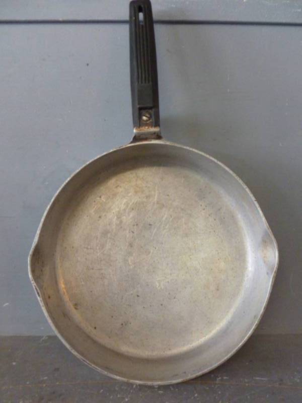 lot 234 image: Vintage Wagner Ware