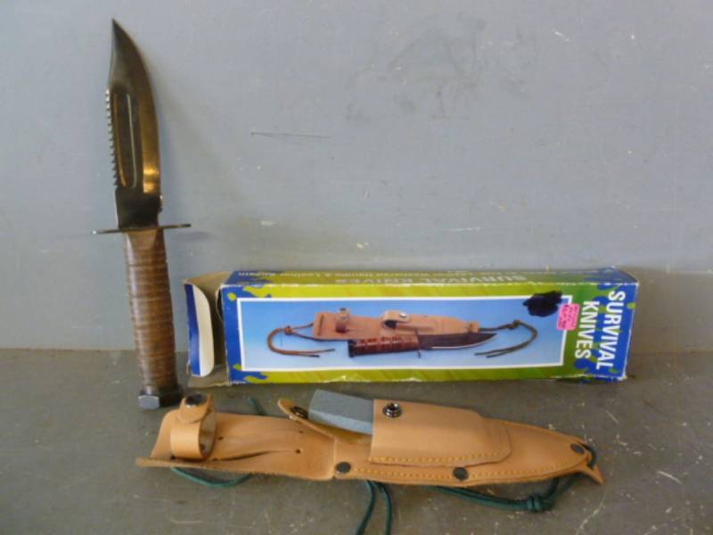 lot 239 image: Survival Knife