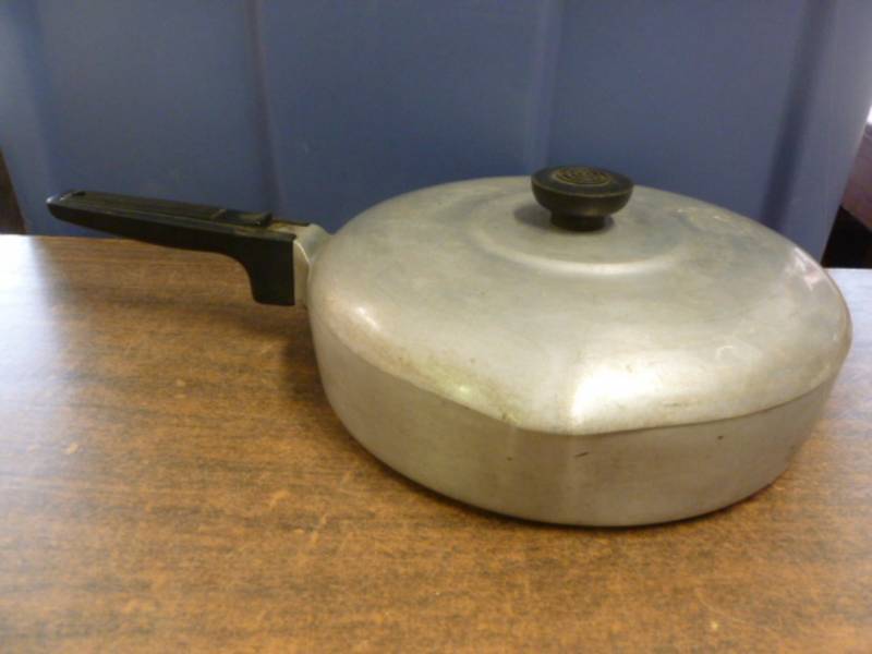 lot 252 image: Vintage Wagner Ware
