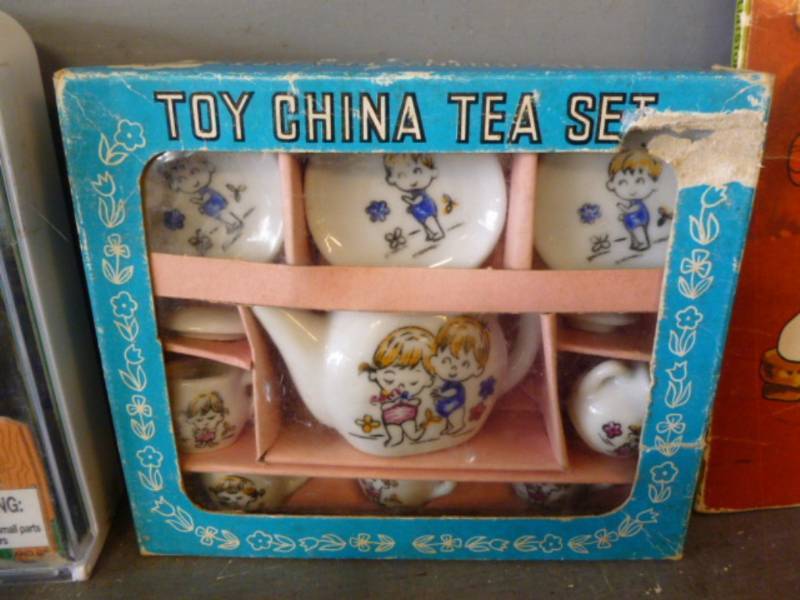 lot 255 image: Toys