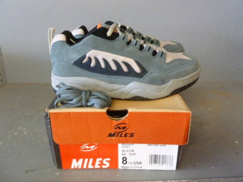 lot 280 image: New Shoes
