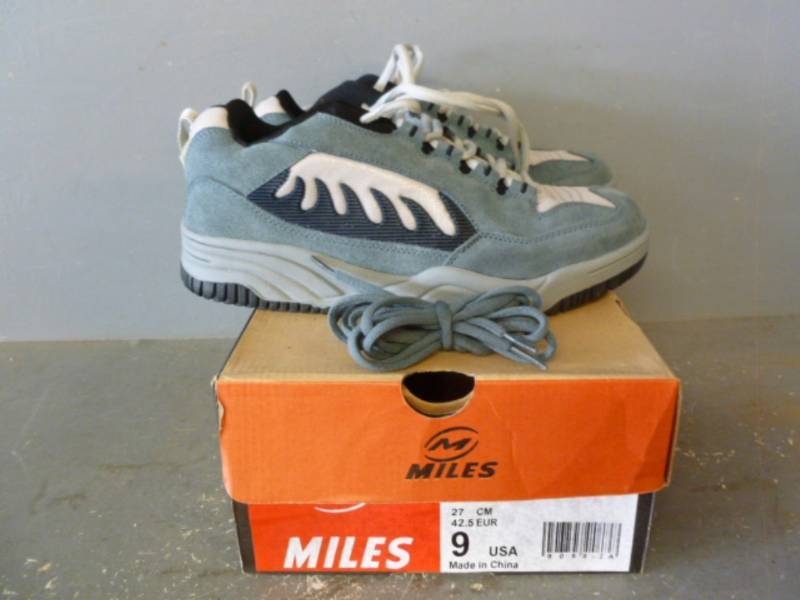 lot 283 image: New Shoes
