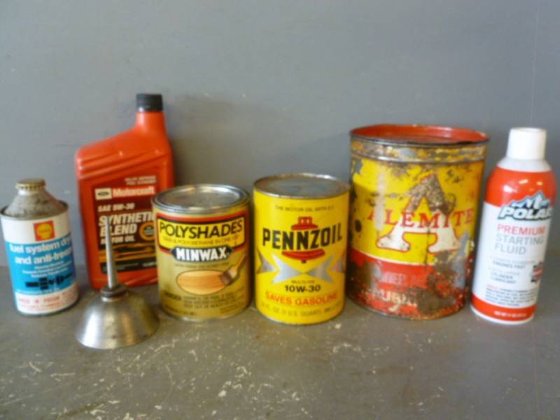 lot 293 image: Vintage Oil Cans