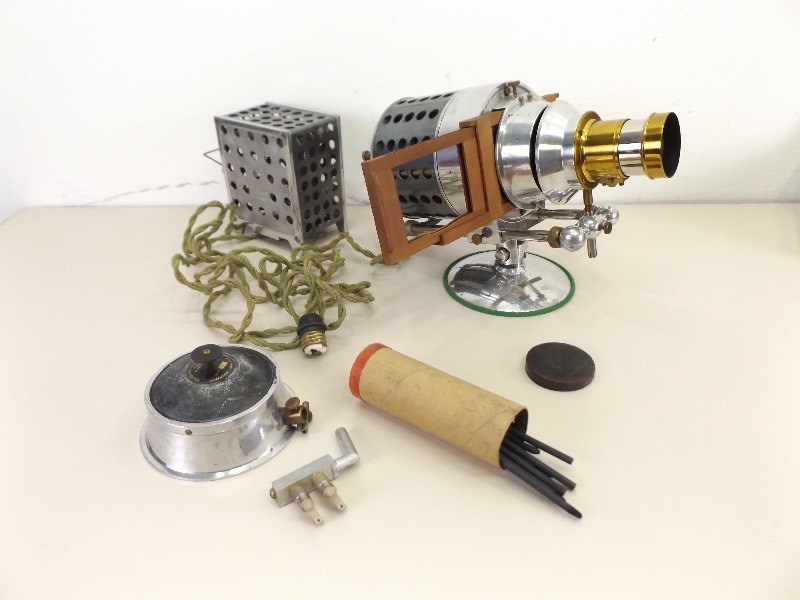 lot 21 image: Antique Magic Lantern With over 130 Glass Slides