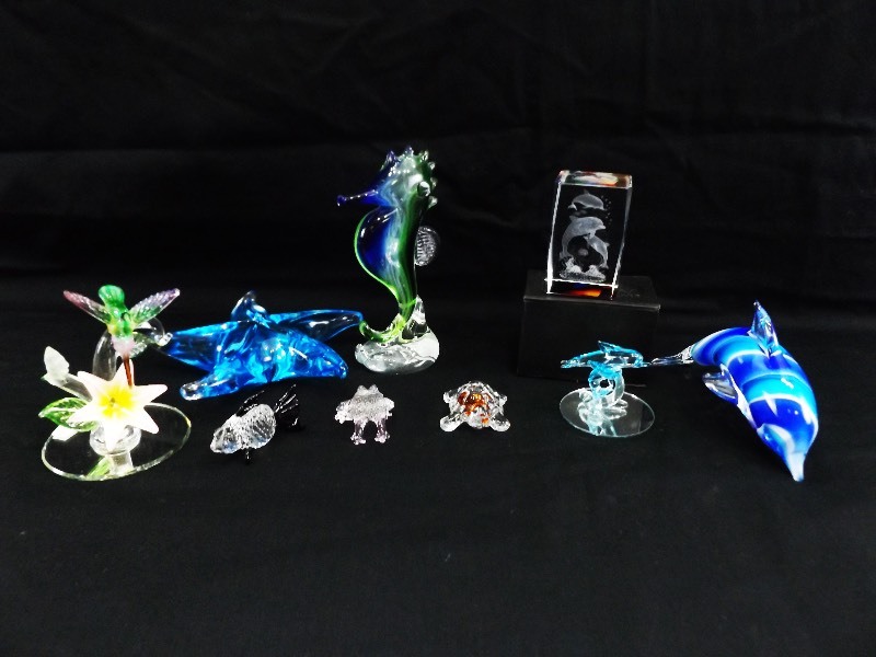 lot 29 image: Lot of NEW Sea Life etc. Glass Figures