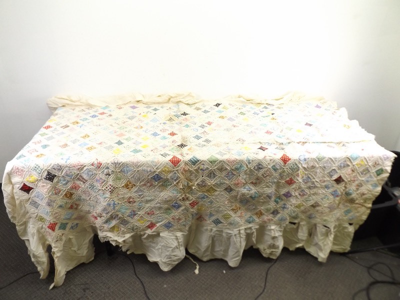 lot 37 image: Antique Hand Made Quilt
