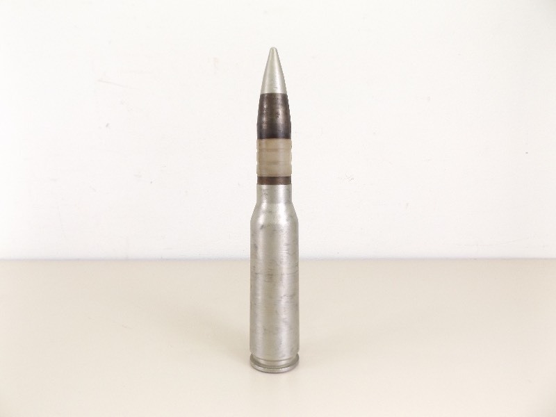 lot 2 image: Large Vintage Military Shell