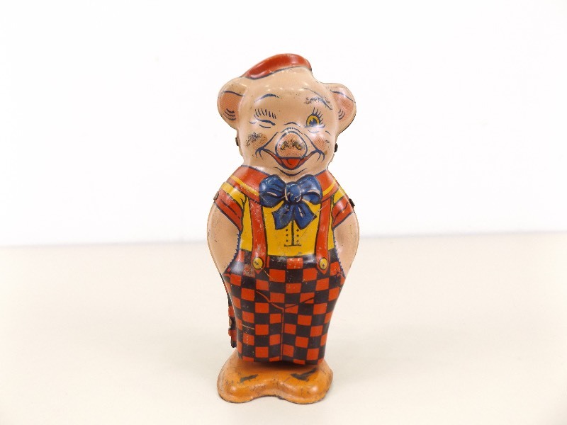 lot 7 image: Vintage J. Chien Tin Litho Wind Up Porky Pig Toy