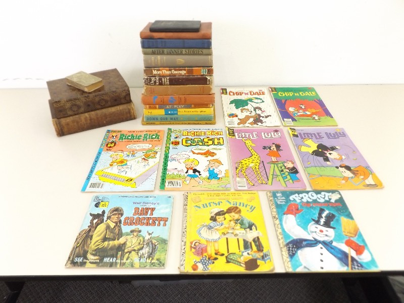 lot 12 image: Large Collection of Antique and Vintage Books and Comic Books