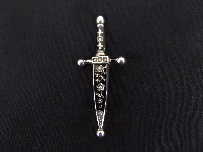 lot 77 image: .925 Sterling Silver Sword Brooch