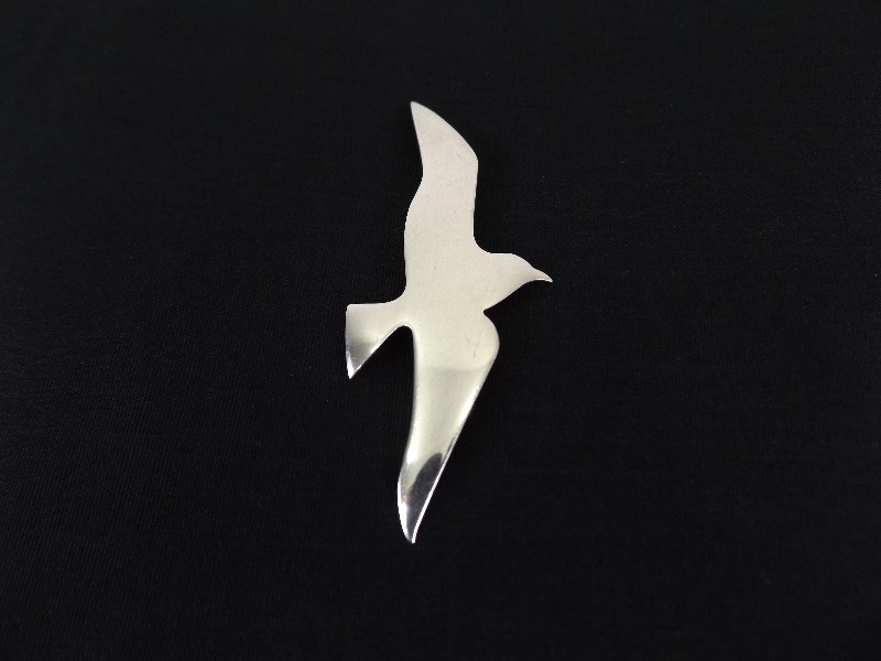 lot 79 image: .925 Sterling Silver Dove of Peace Brooch Pendant