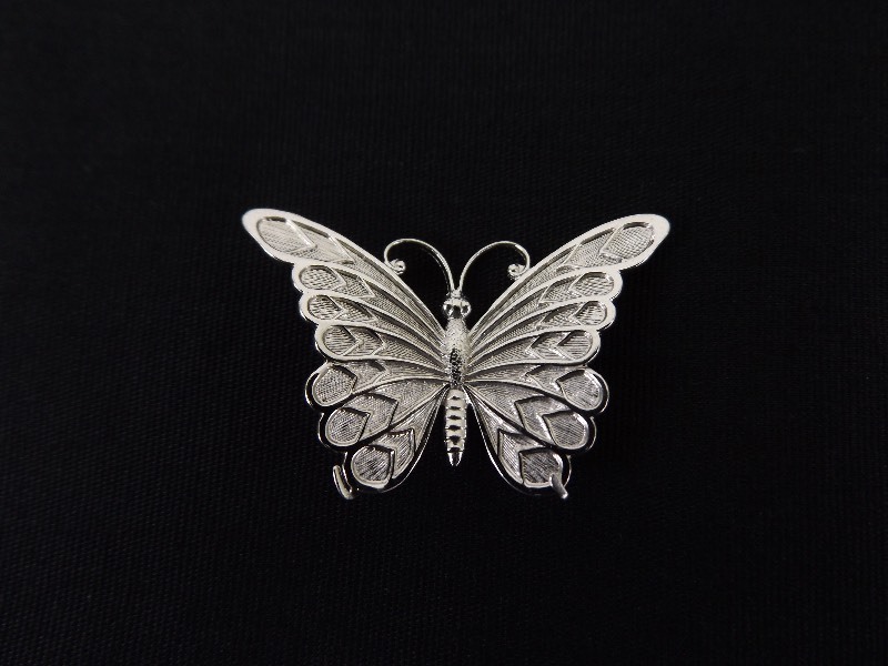 lot 81 image: .925 Sterling Silver Butterfly Brooch