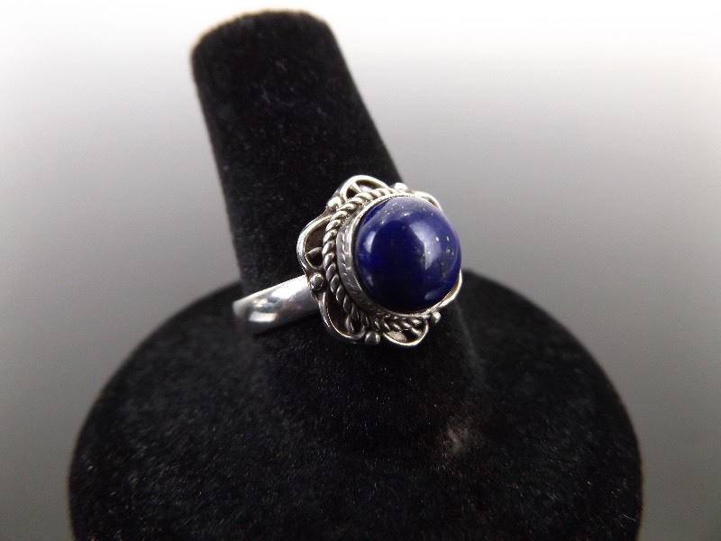lot 83 image: .925 Sterling Silver Inlayed Blue Lapis Lazuli Cabochon Ring Size 7.5