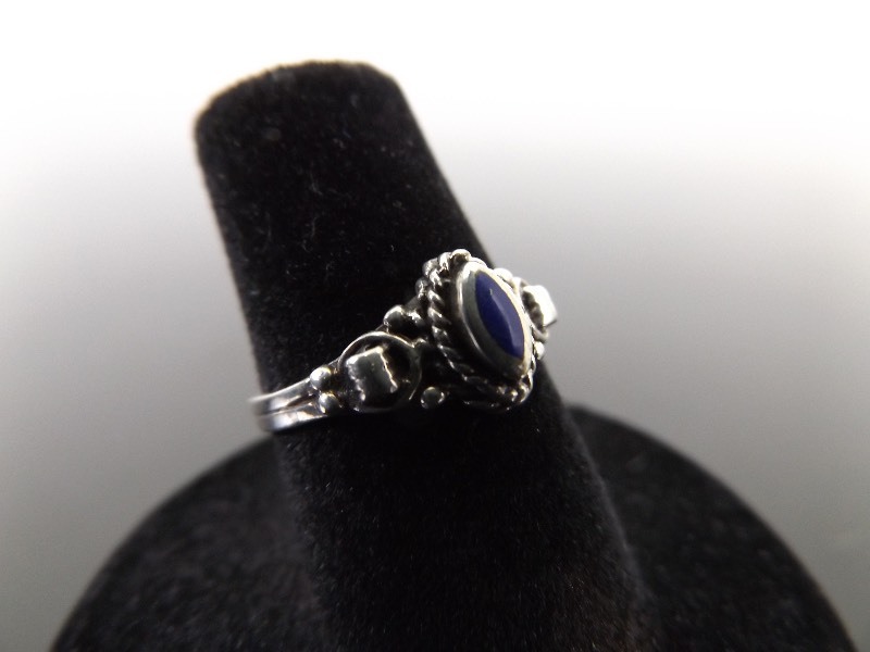 lot 86 image: .925 Sterling Silver Inlayed Blue Lapis Lazuli Ring Size 5