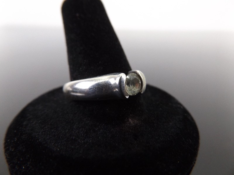 lot 91 image: .925 Sterling Silver Faceted Crystal Crown Ring Size 9