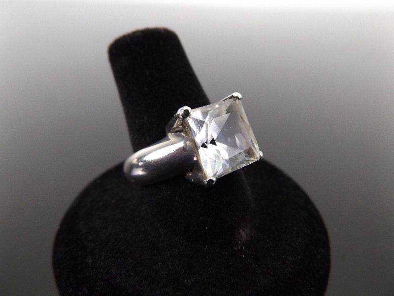 lot 93 image: .925 Sterling Silver Princess Cut Crystal Cocktail Ring Size 7