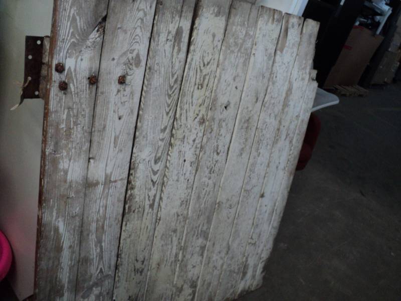 lot 1 image: Vintage Barn Gates...