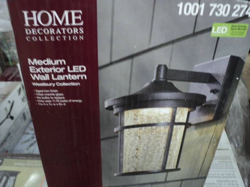 lot 14 image: Home Decorators Collection Medium E...