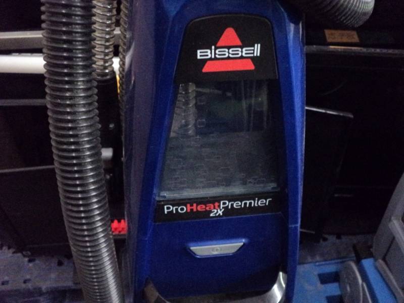 lot 75 image: Proheat Premier Bissell Powers On...