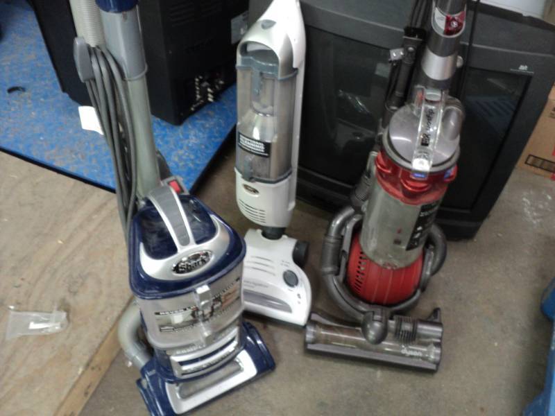 lot 79 image: Dyson Shark and Navigator needs new...