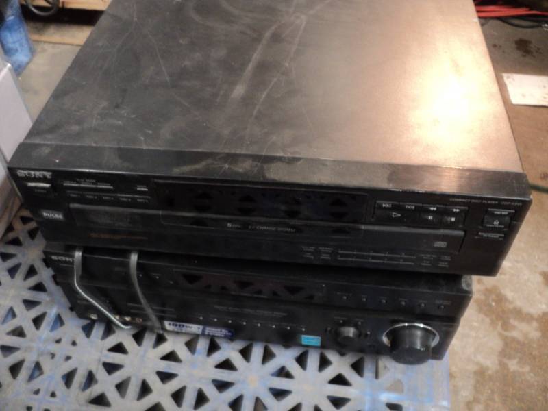 lot 81 image: 1 Sony, 5 Disc CD System and 1 Sony...