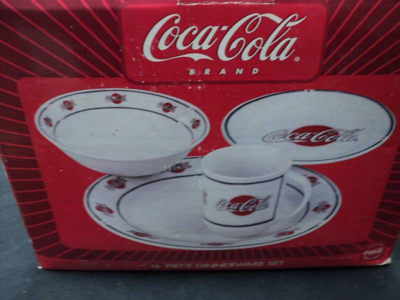 lot 104 image: 16 Piece Coca Cola Dish Set new in...
