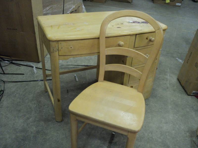 lot 131 image: Wood Desk with Chair 40 x 22 x 3...