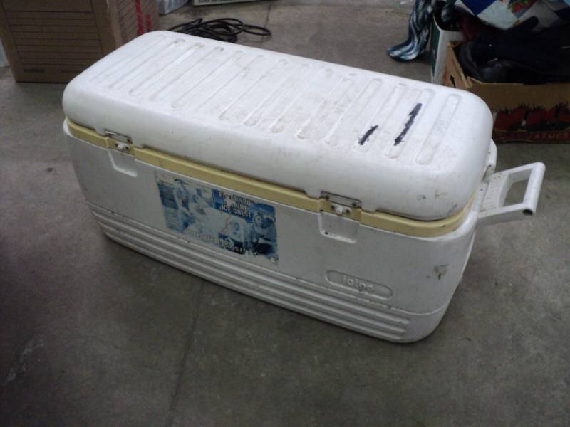 lot 134 image: Igloo 120 qt Cooler needs Cleaning...