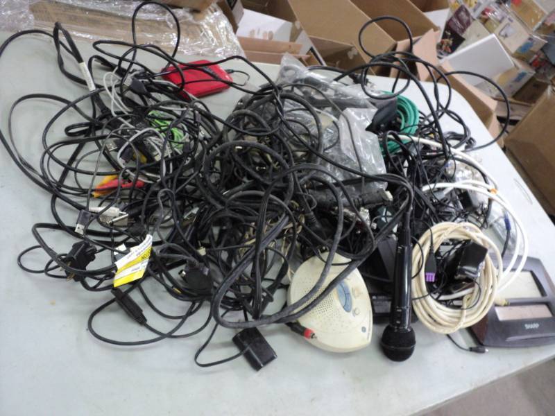 lot 181 image: Cords for everything and a micropho...