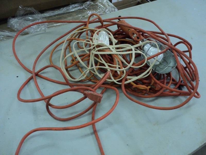 lot 187 image: Trouble Light with extension cord...