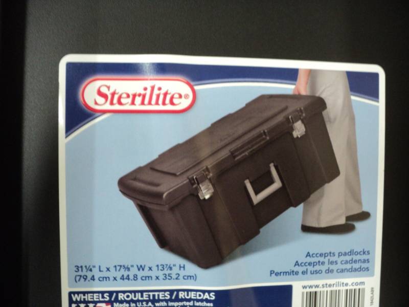 lot 192 image: Sterilite Footlocker 31 14 x 17 5...