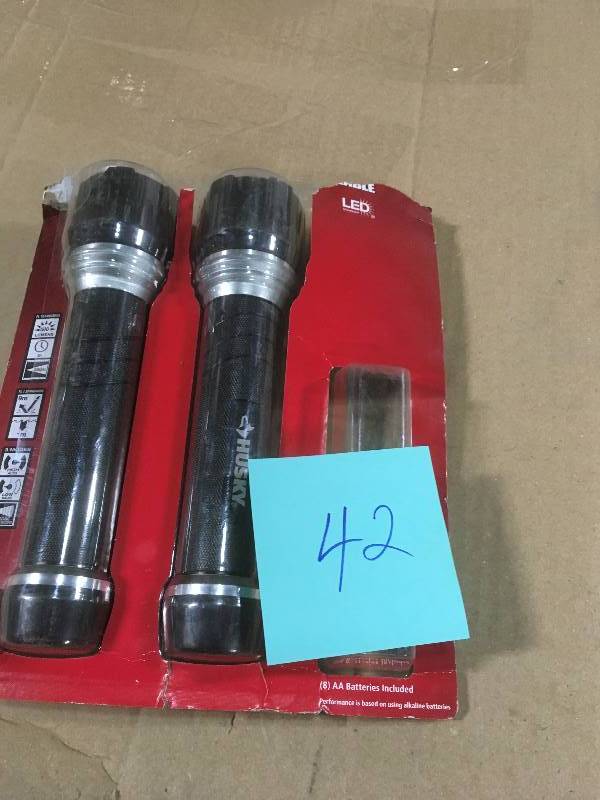 lot 42 image: HUSKY ONE SET OF 2 FLASHLIGHTS MISSING BATTERIES