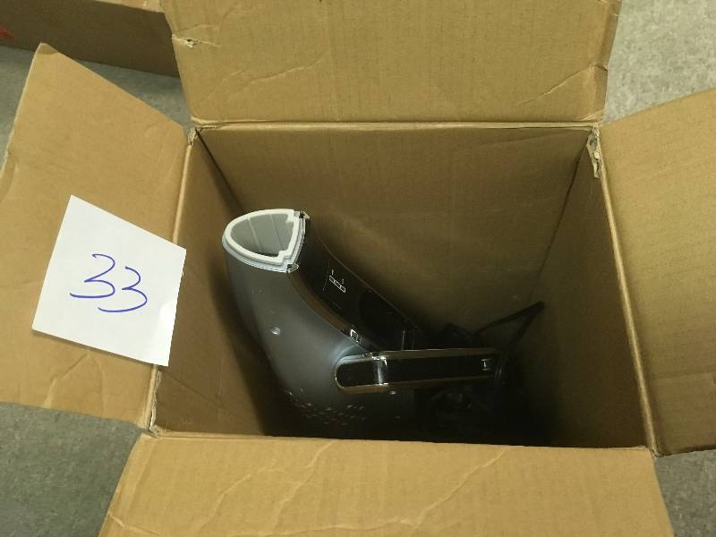 lot 33 image: Hoover Linx 18-Volt Cordless Stick Vacuum Cleaner USED in working conditions