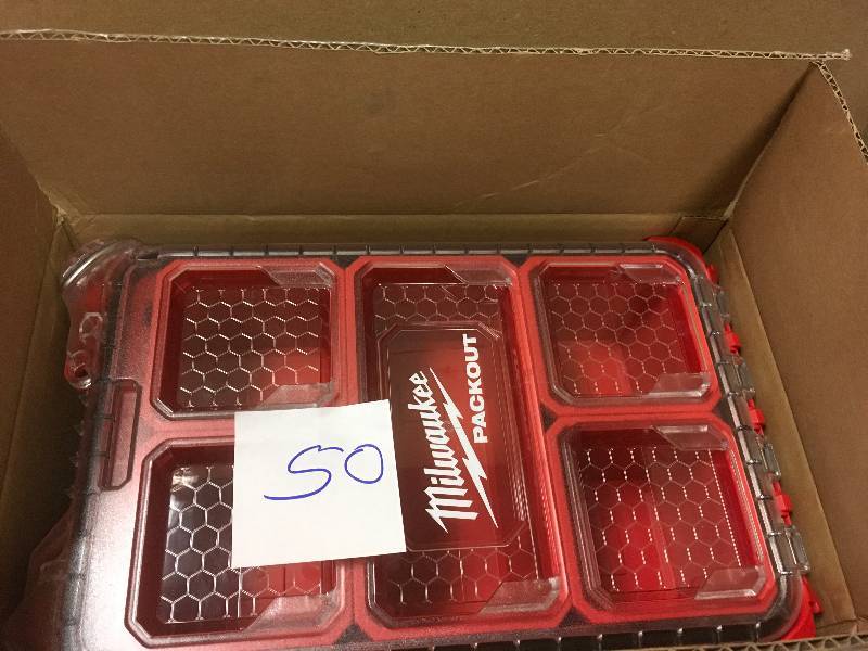 lot 50 image: Milwaukee PACKOUT 5-Compartments Small Parts Organizer in like new condition