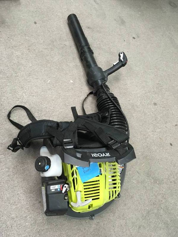 lot 78 image: RYOBI 175 MPH 760 CFM 38cc Gas Backpack Leaf Blower in working condition