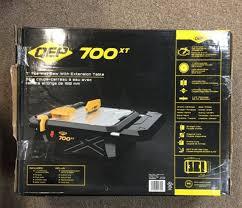 lot 43 image: QEP 7 in. 700XT Wet Tile Saw with Table Extension USED works