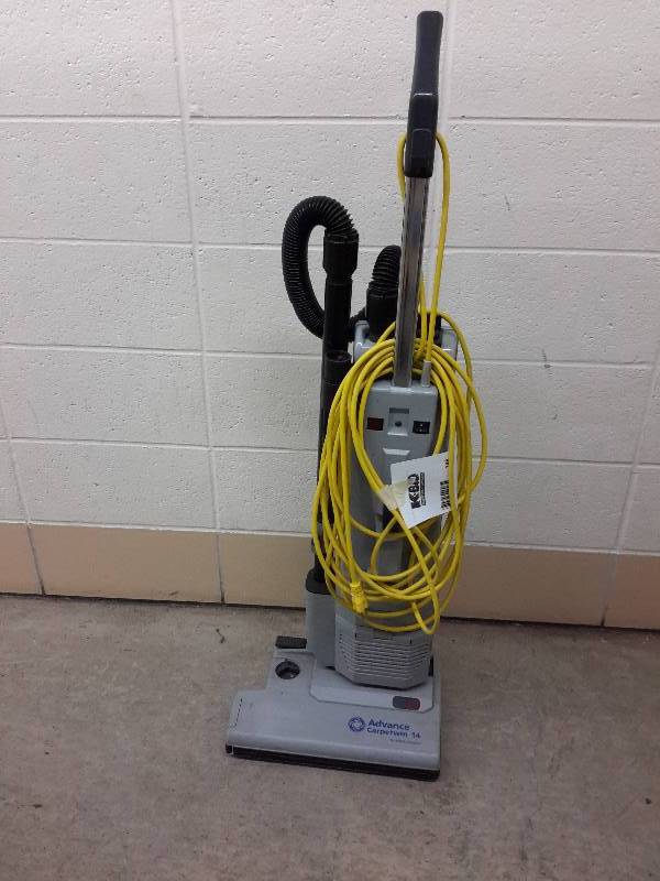 lot 146 image: Nilfisk-Advance Industrial Vacuum