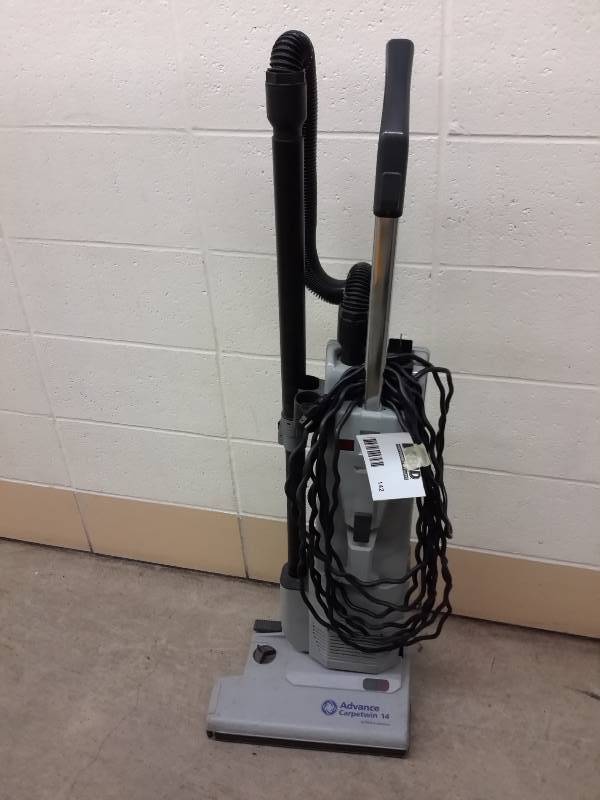 lot 142 image: Nilfisk-Advance Industrial Vacuum