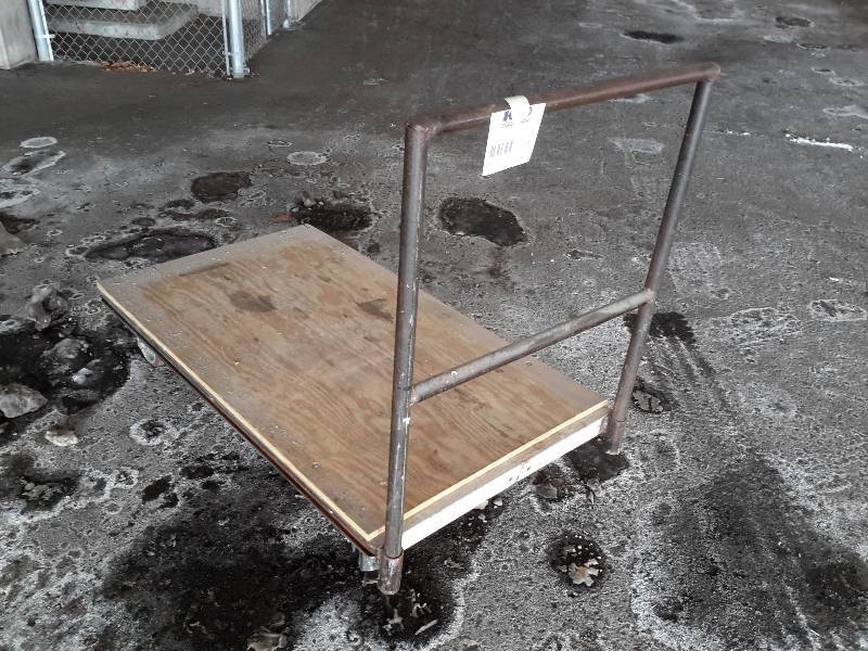 lot 150 image: Rolling Flatbed Cart