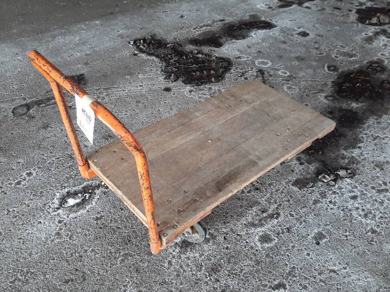 lot 151 image: Rolling Flatbed Cart