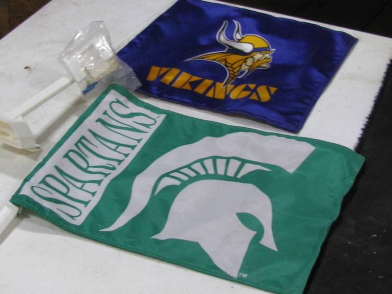 lot 7 image: Car Window Flags