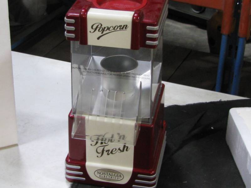 lot 11 image: Pop Corn Machine