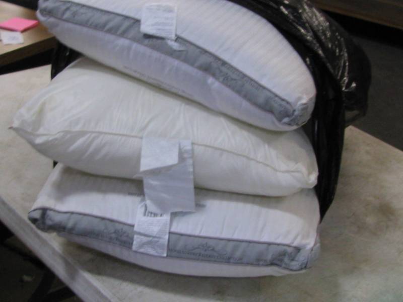 lot 20 image: Pillows