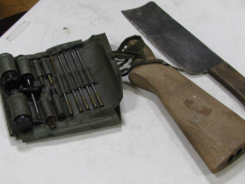 lot 25 image: Gun Cleaning Kit