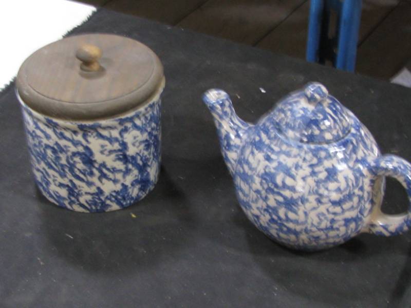 lot 29 image: Clay City Pottery