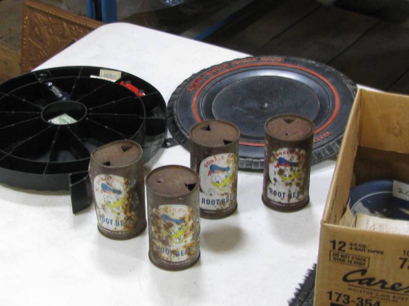lot 44 image: Donald Duck Root Beer Cans